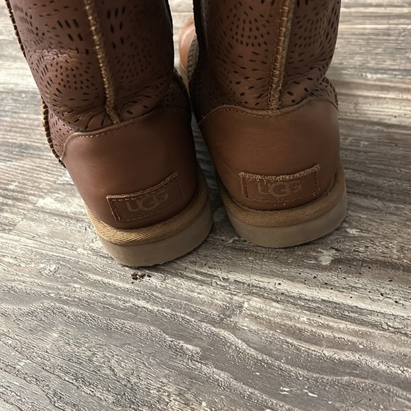 Uggs - Picture 2 of 6